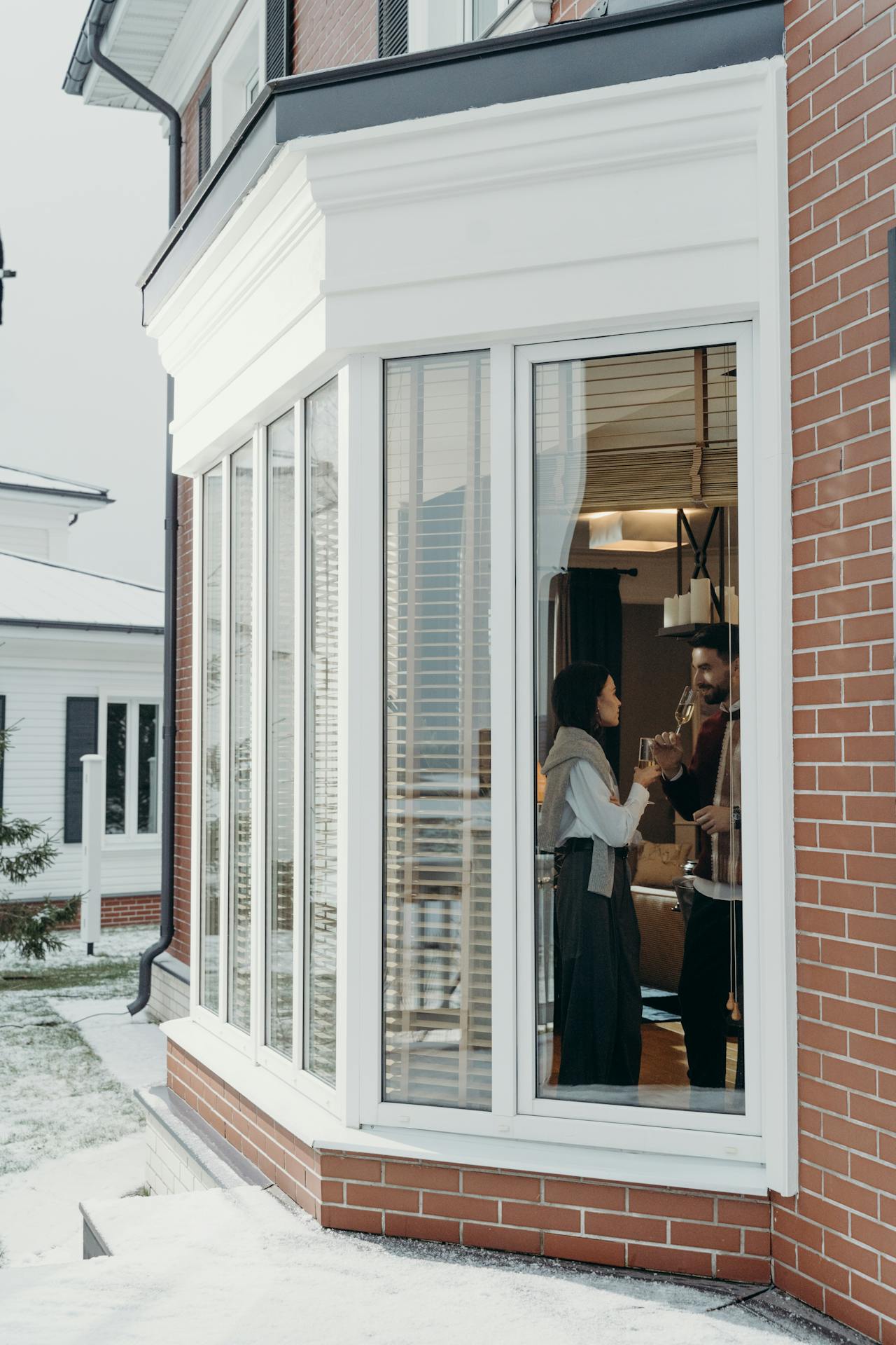 Équipe de techniciens certifiés en décontamination, prête à intervenir